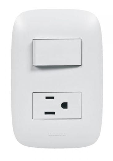 ARMADURA CON SWITCH POLARIZADA DOMINO SENCIA BTICINO 15A